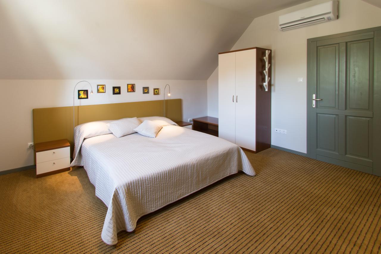 Villa Oliva Boutique Rooms 자르마디 외부 사진